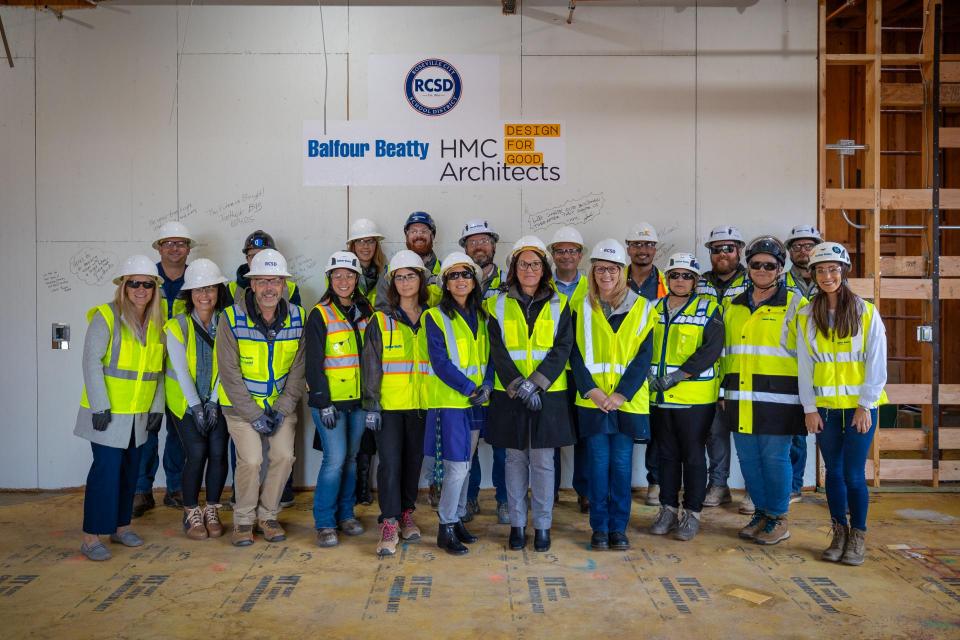 Group photo in front of the wall of signatures